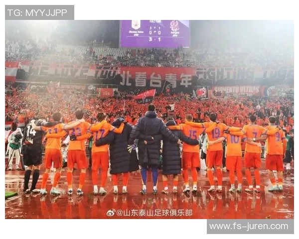 足球明星化身球迷巧妙混入赛场引发热议与欢笑 足球明星化身球迷巧妙混入赛场引发热议与欢笑