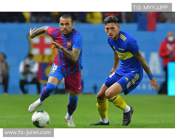 足球明星独特踢球姿势大揭秘展现不同风格与技巧的魅力