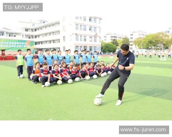 足球明星花式运球技巧揭秘让你领略球场上的艺术之美 足球明星花式运球技巧揭秘让你领略球场上的艺术之美